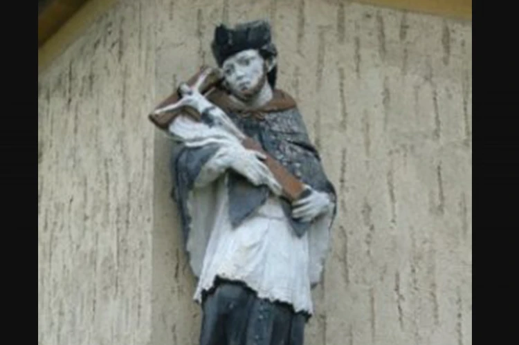 Nepomuki Szent János szobra