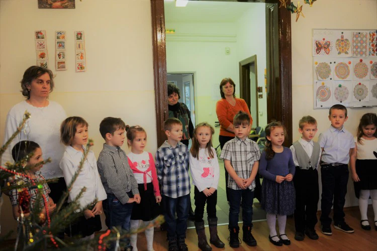 1482403121-016-nyugdijas-klub-karacsony-1-1499862573.jpg