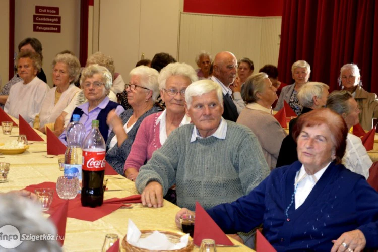 idosek-napja-lebeny-7-1538395893.jpg